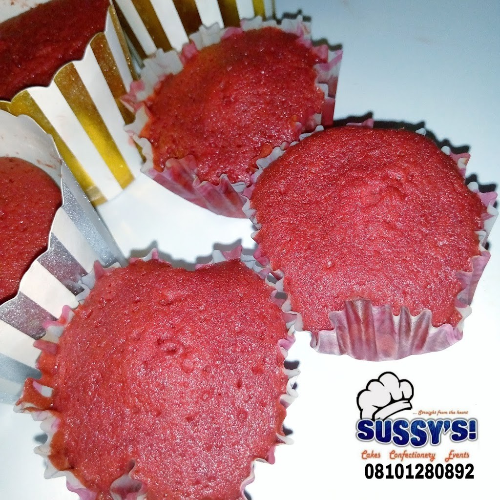 5 MINUTE RED VELVET CUPCAKES | How to make super moist red velvet cupcakes